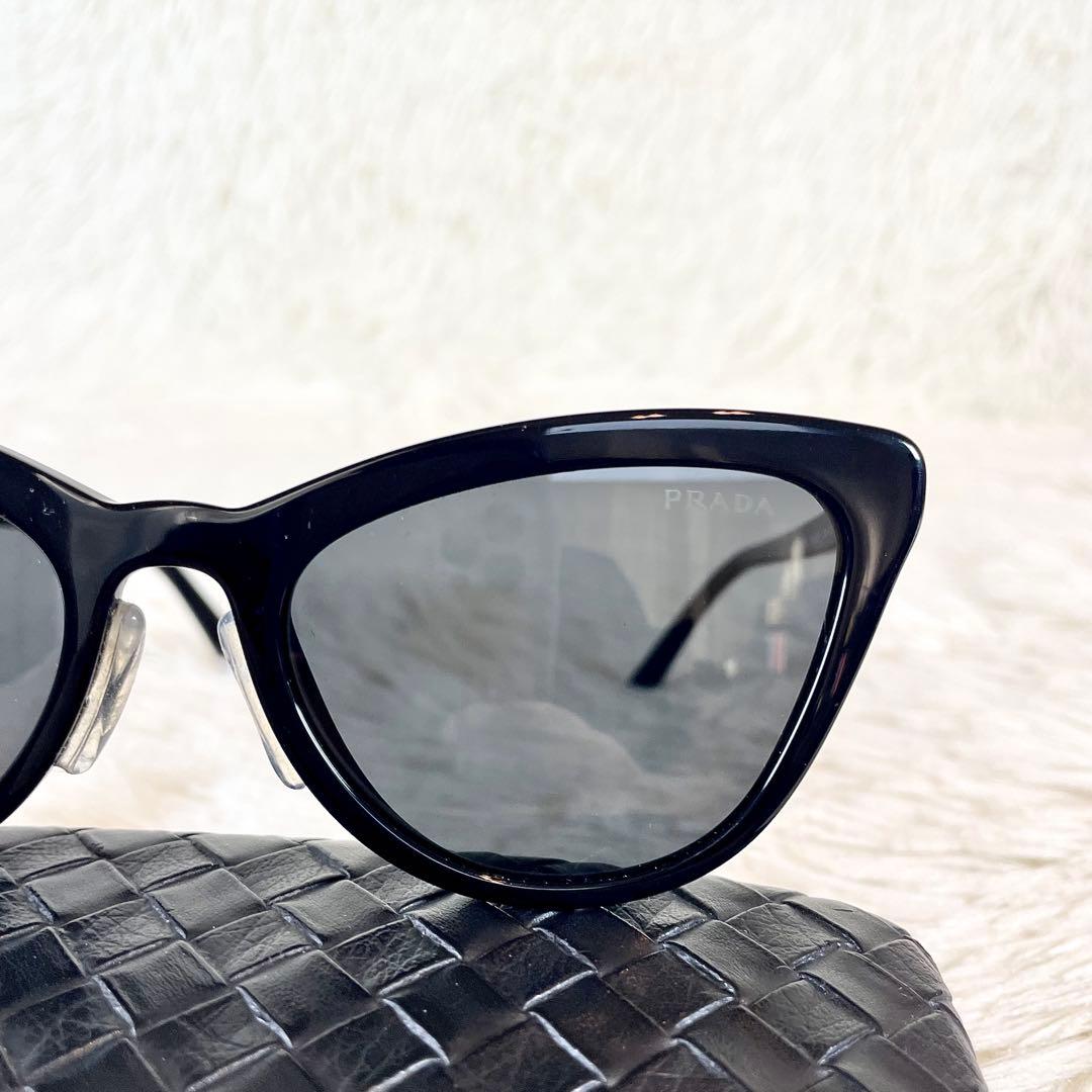 極美品　PRADA　サングラス　キャッツアイ　SPR01V　ブラックフレーム