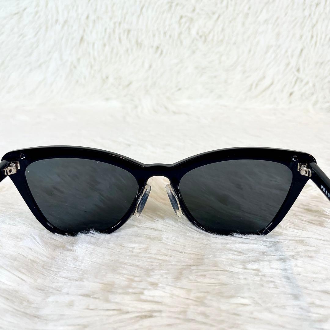 極美品　PRADA　サングラス　キャッツアイ　SPR01V　ブラックフレーム