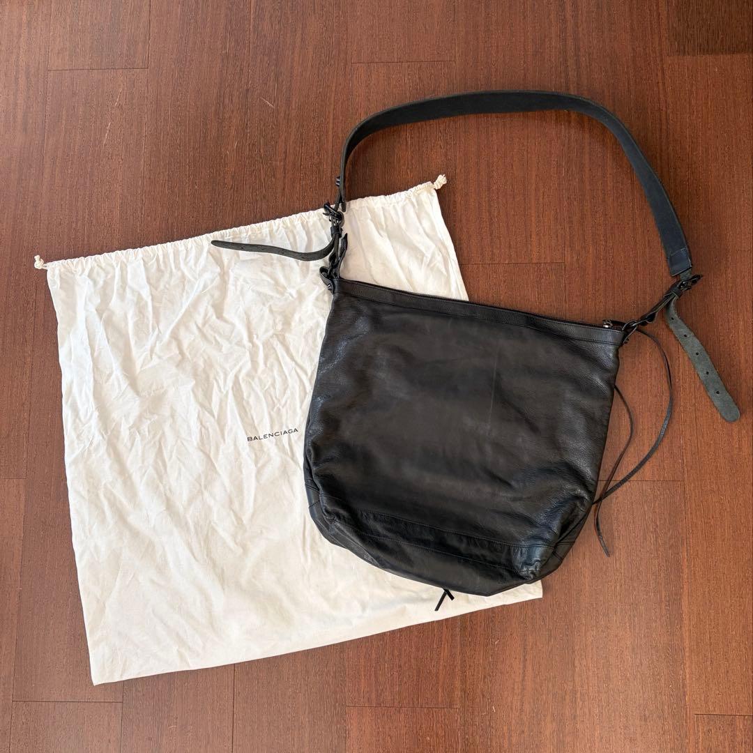 BALENCIAGA THE MENS DAY レザー ショルダーバッグ