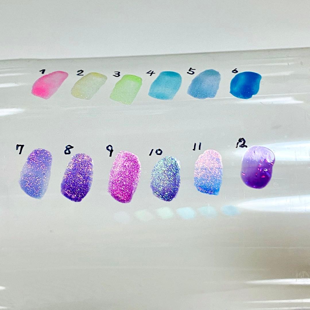 【値下げ中】ネイルポリッシュ12本セット　偏光カラー　海外ネイル　まとめ売り