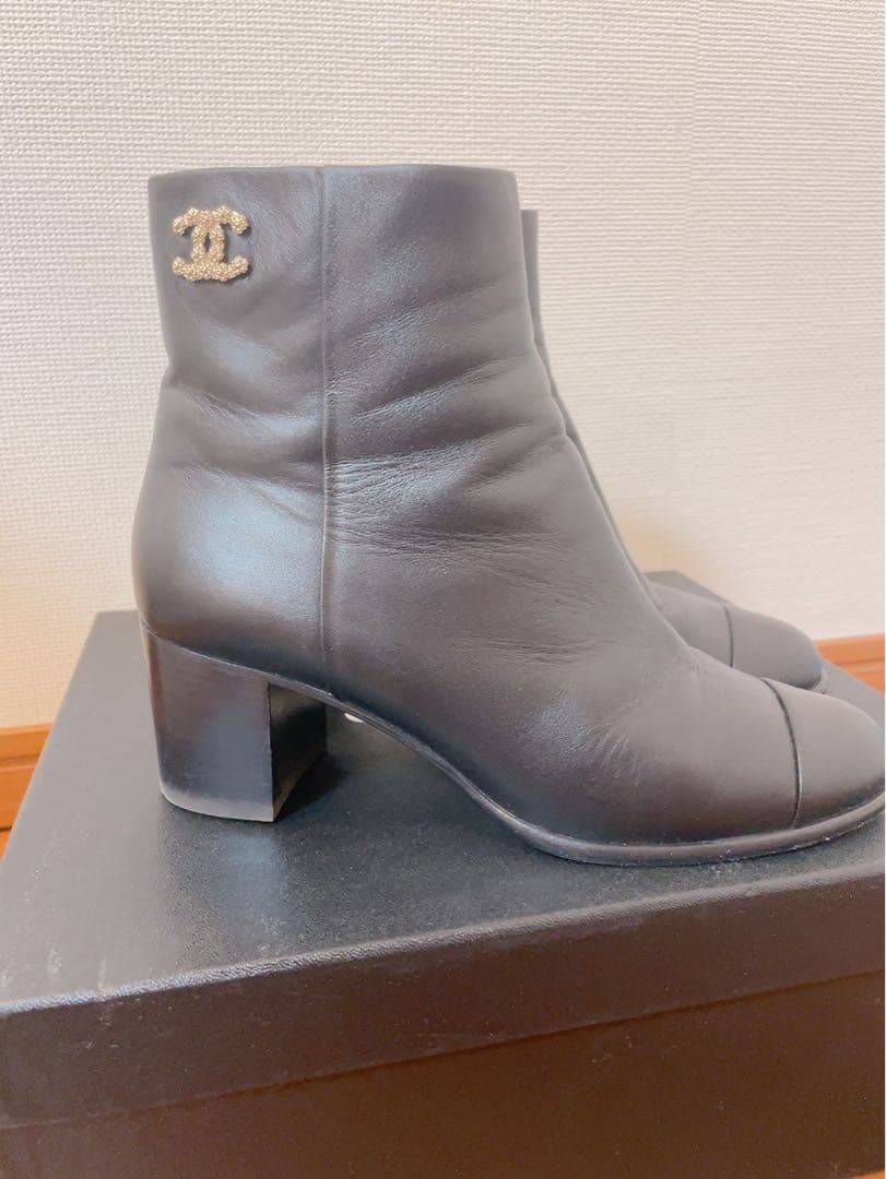【お値下げ】CHANEL ブラックレザーショートブーツ　38.5
