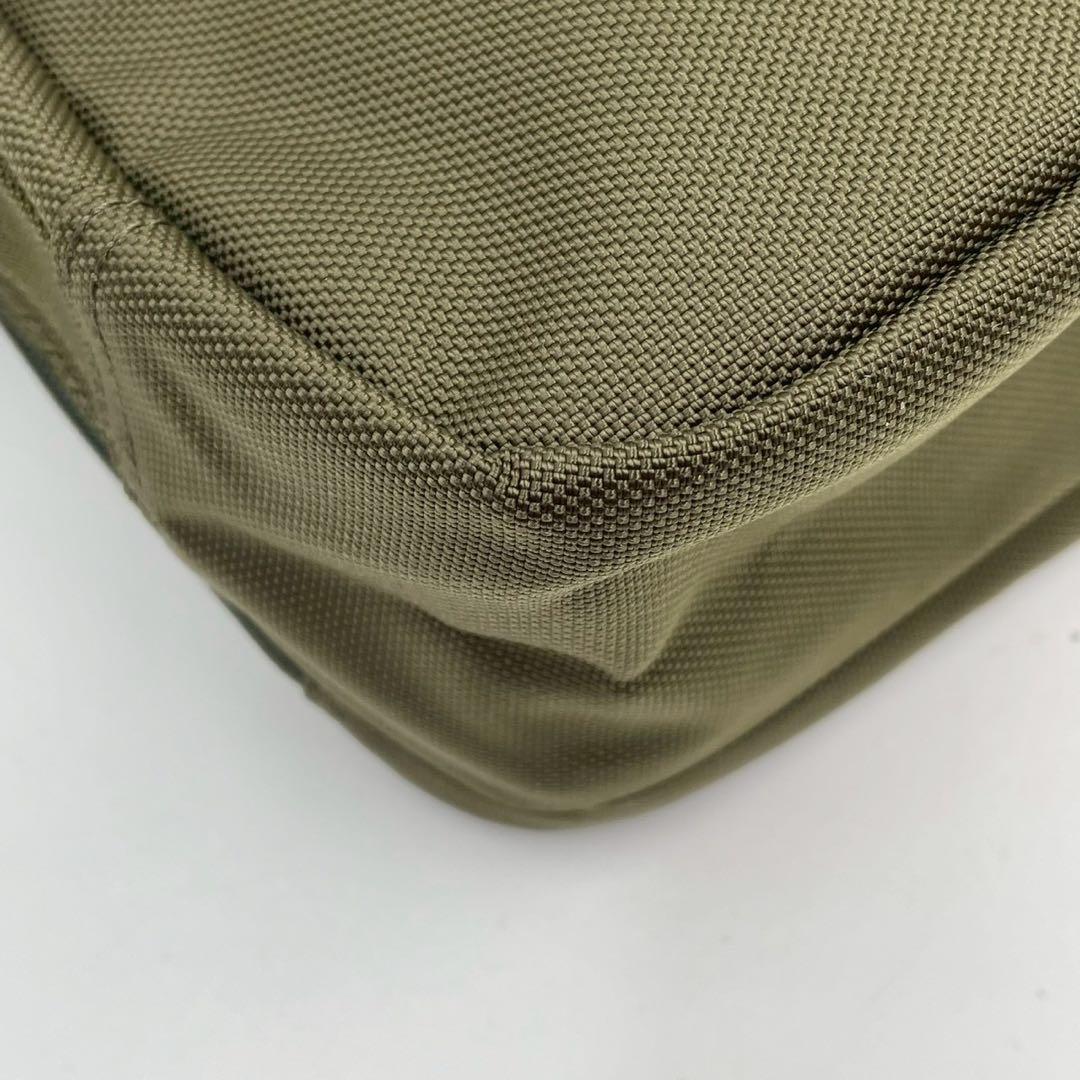 極美品　ブリーフィング　ショルダーバッグ　ナイロン　多機能収納　オリーブ