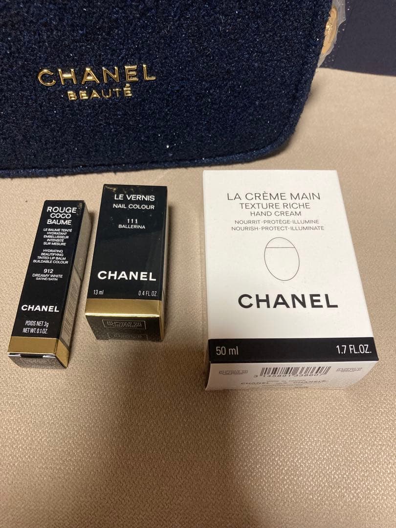 国内完売★シャネル限定ラッピング★リップアンドネイルケアセット　チャーム付