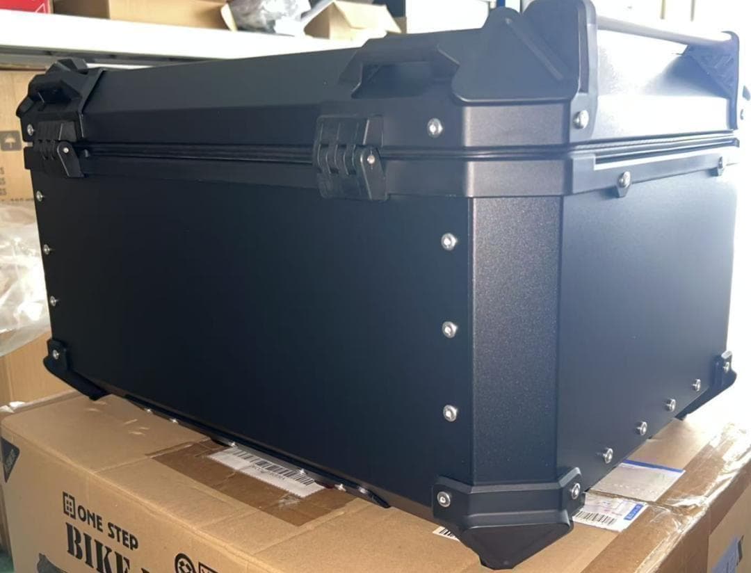 未使用中古美品 65Lバイクリアボックス アルミ制 ブラック