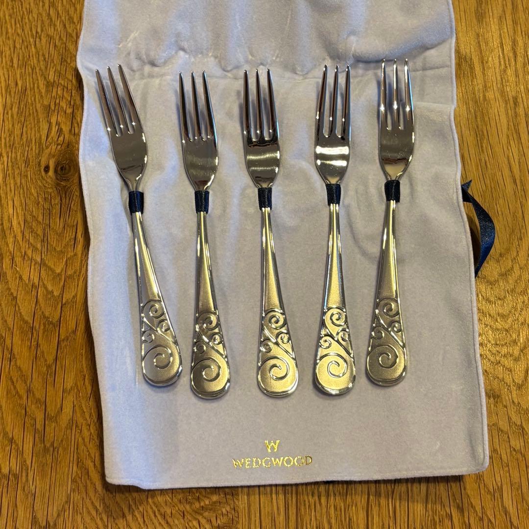 【新品】 スワルタイニー　スプーン フォークセット