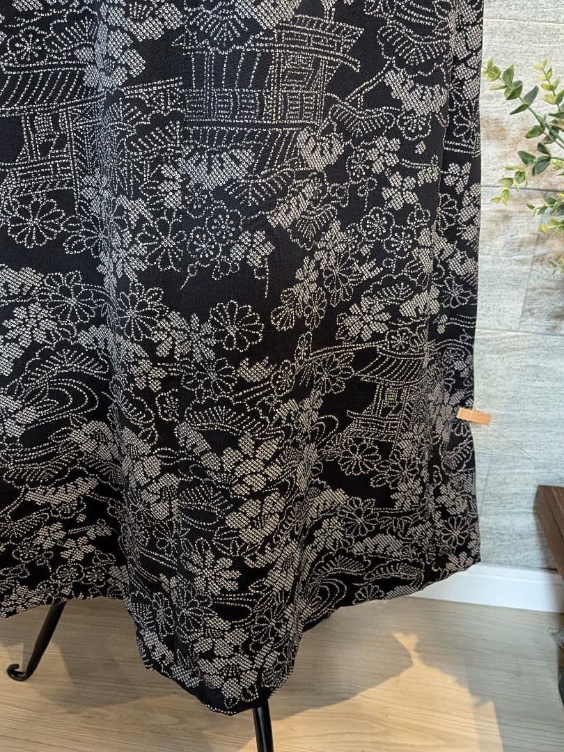 A262着物リメイク黒地正絹小紋Aラインワンピース★リボン・ブローチ