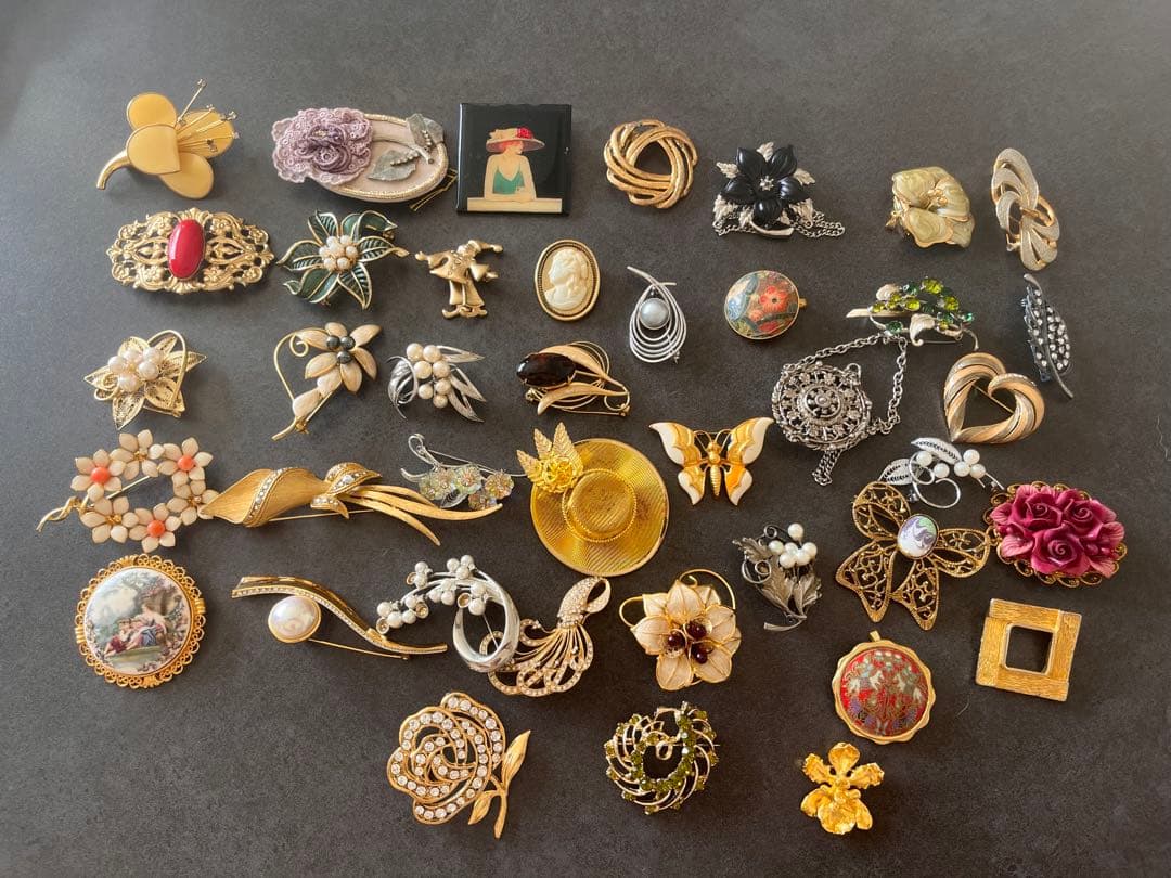 0118-3 遺品整理　ブローチまとめ　40点