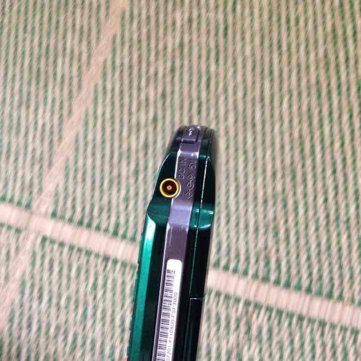 PSPとカセット８つ