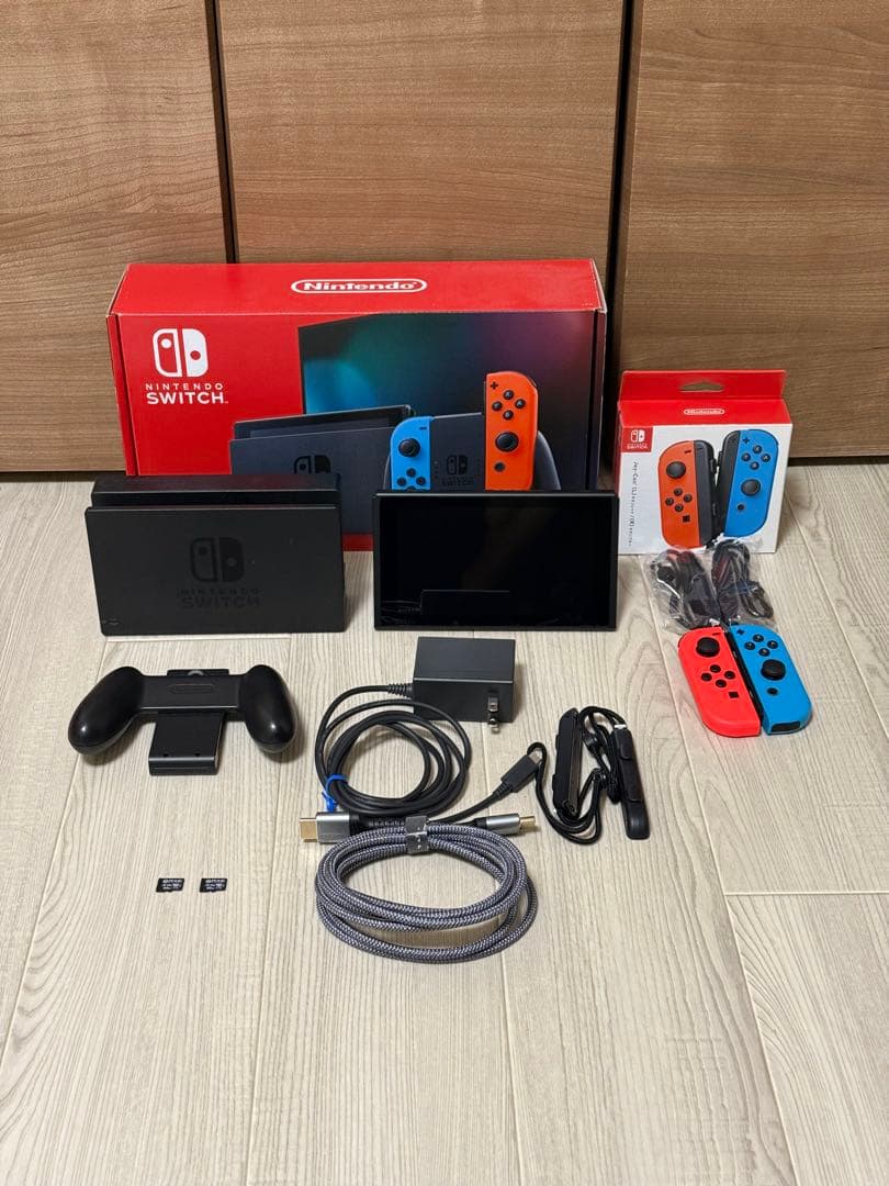 【美品】 Nintendo Switch 本体 ネオンレッド/ネオンブルー