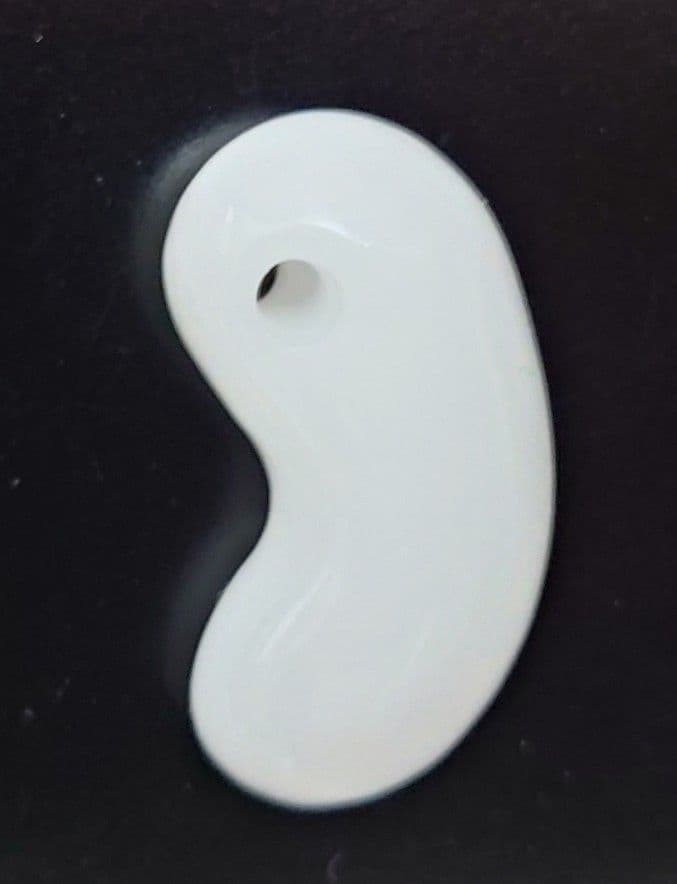 糸魚川翡翠　勾玉 　高純白