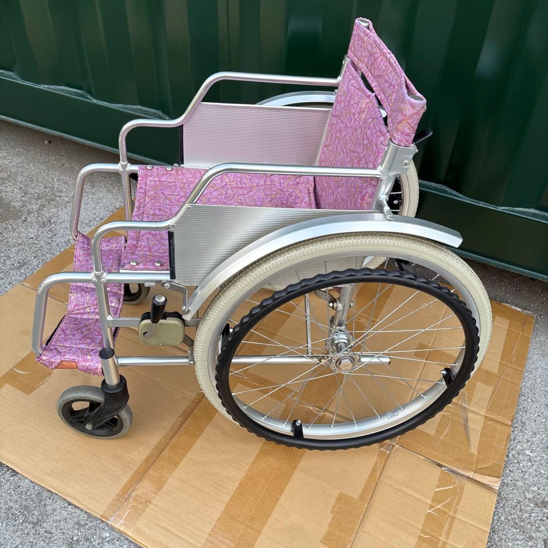 自走用車椅子　ノーパンクタイヤ　泥除けカバー付き　ピンク　自走式