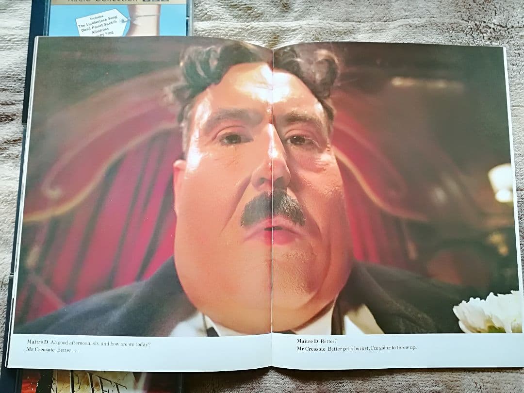 イギリス モンティーパイソンのCD 脚本付き写真集　monty python