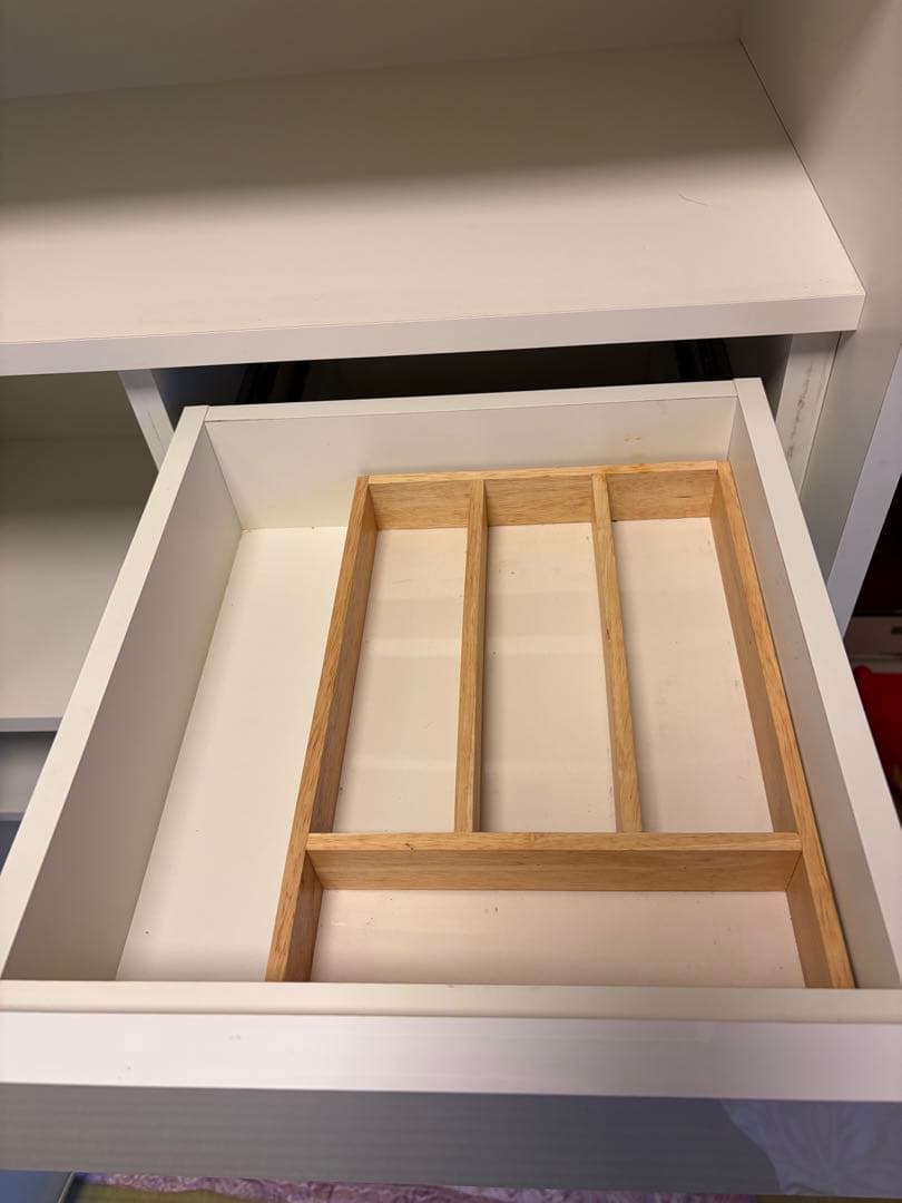 美品！キッチンボード、食器棚、スライド扉