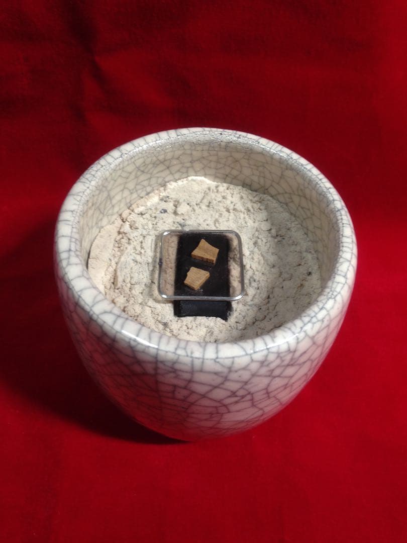 香木白檀 切金仕上げ 日蓮大聖人座像 手彫り 最高細密木彫り88万円の品全て白檀