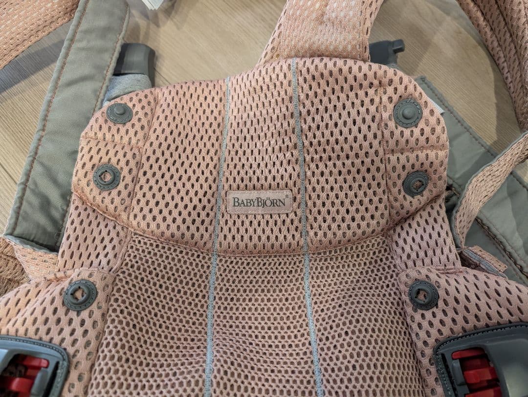 ベビービョルン　抱っこ紐　キャリアハーモニー　専用冬用カバー、スタイ付属