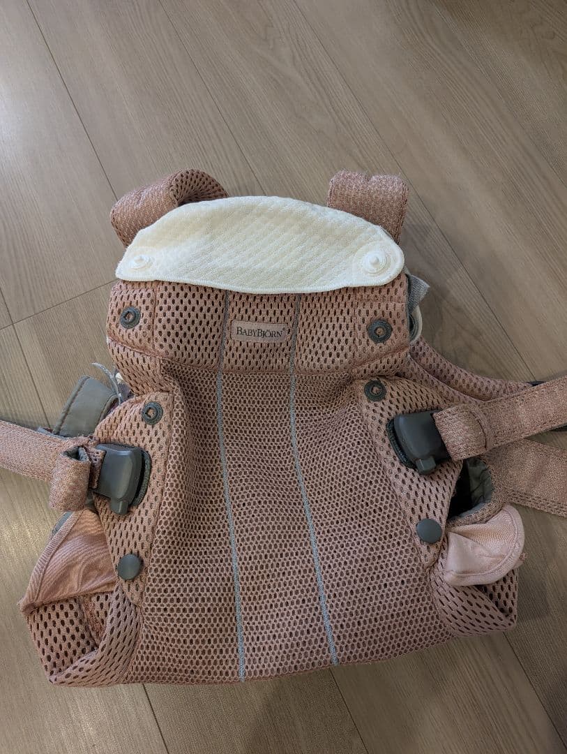 ベビービョルン　抱っこ紐　キャリアハーモニー　専用冬用カバー、スタイ付属