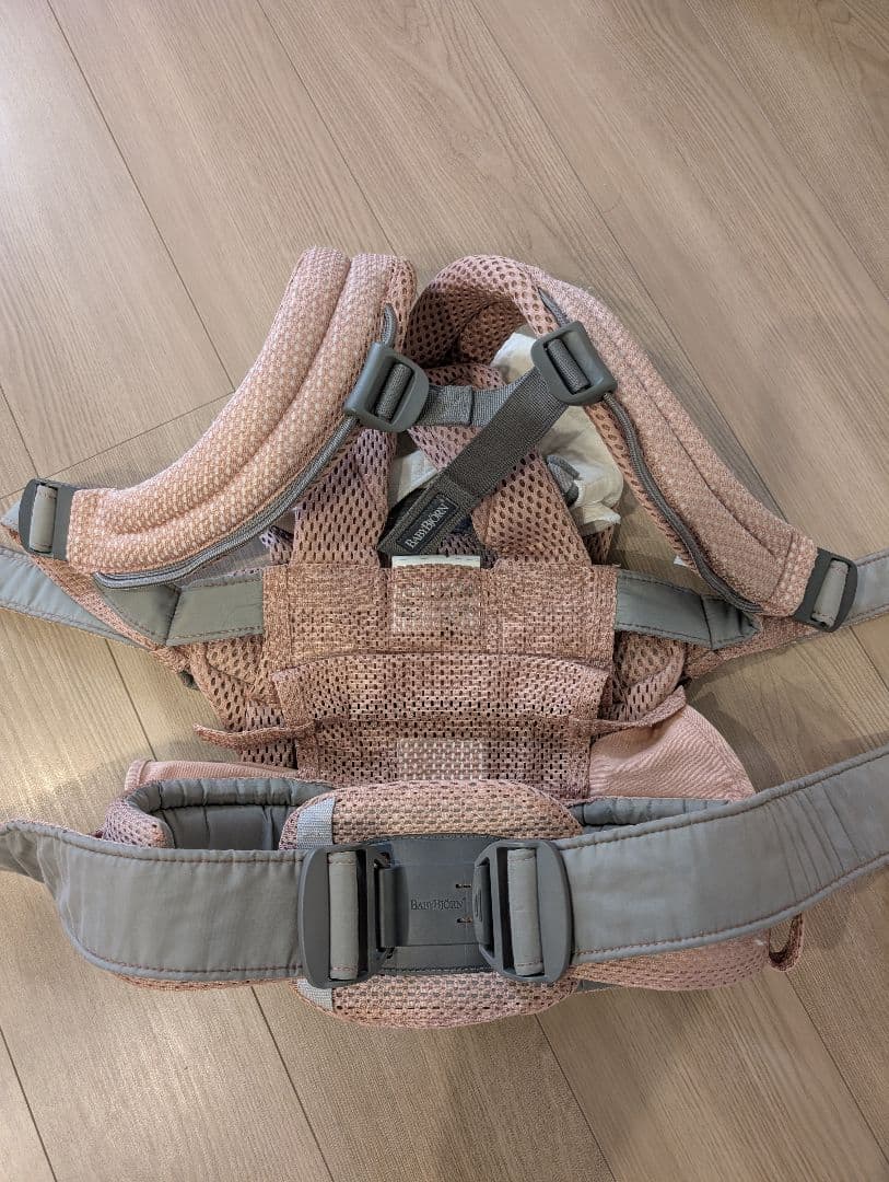 ベビービョルン　抱っこ紐　キャリアハーモニー　専用冬用カバー、スタイ付属