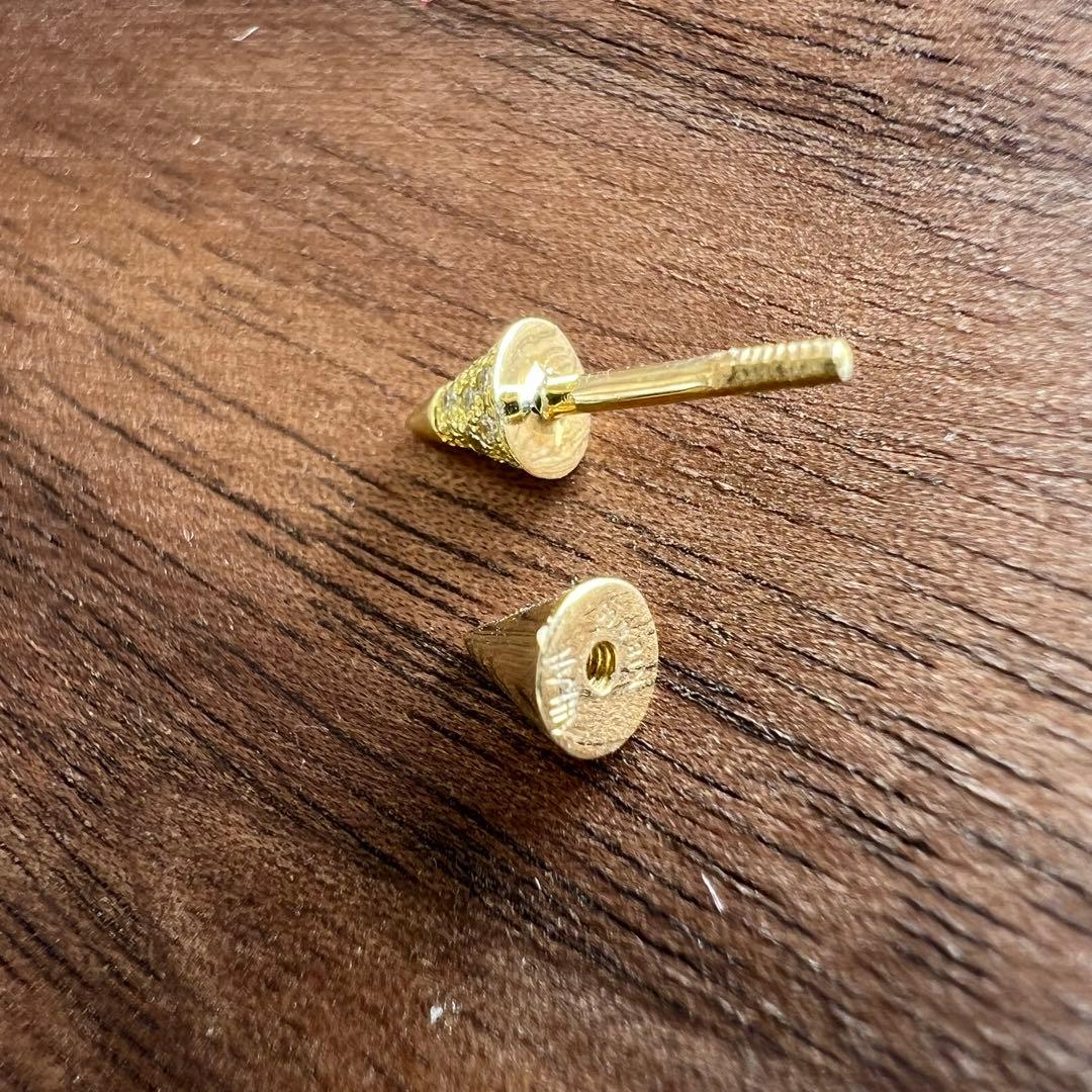 ◆ アーカー　リベット　ピアス　シングル　ダイヤパヴェ