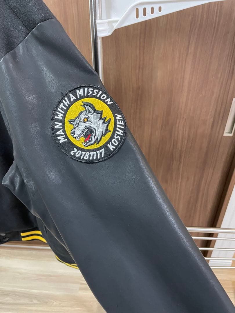 MAN WITH A MISSION スタジャン　Ｌ