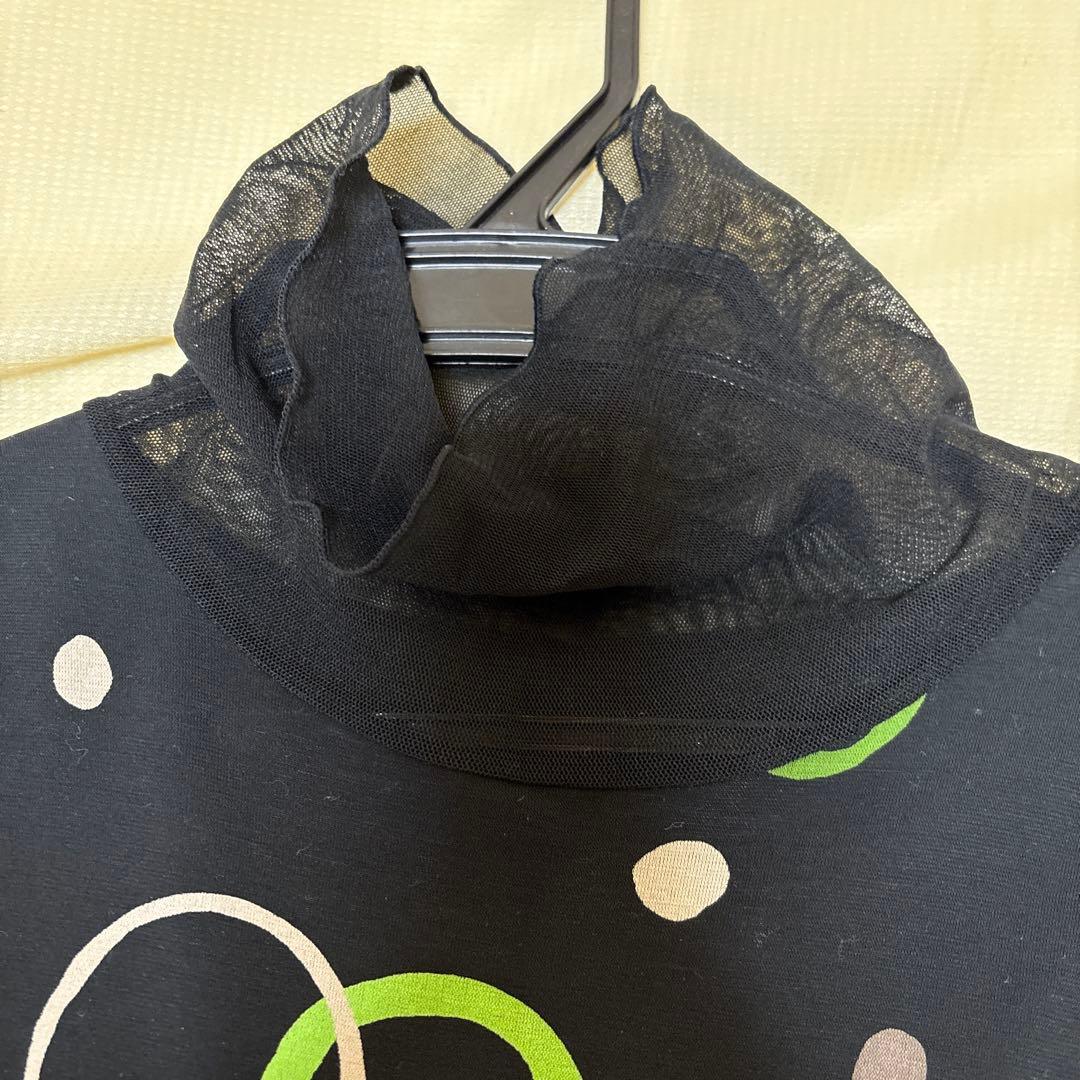 『美品』⭐️トクコプルミエヴォル⭐️黒地にシースルーハイネック素敵な花柄チュニック❣️