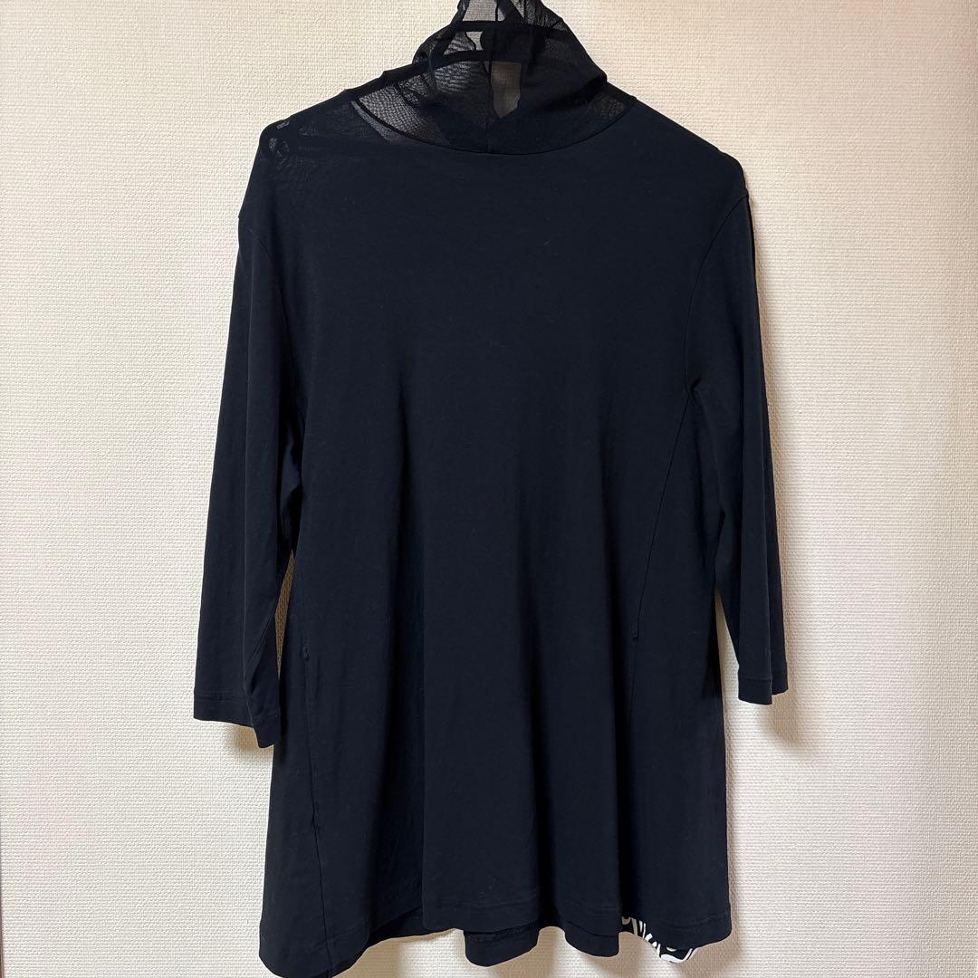 『美品』⭐️トクコプルミエヴォル⭐️黒地にシースルーハイネック素敵な花柄チュニック❣️