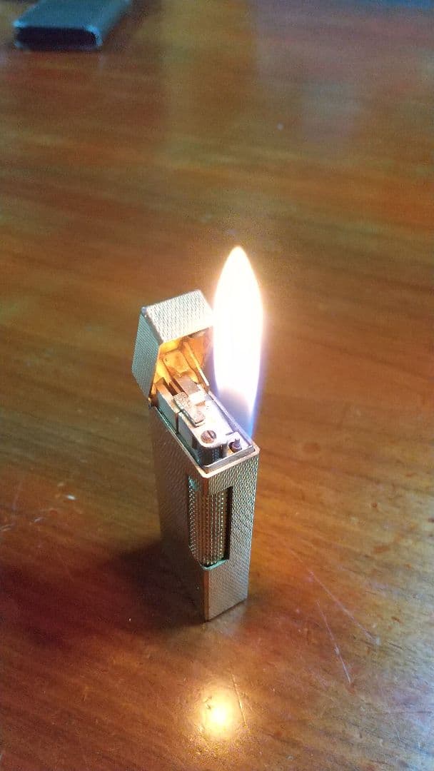 dunhillのローラー式ガスライターRE24163