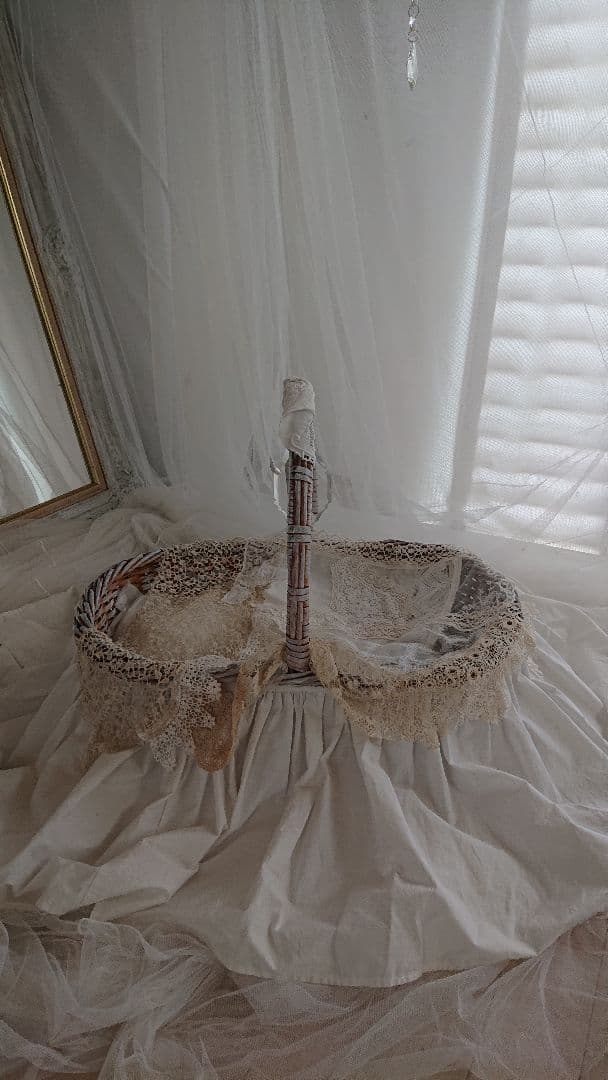 アンティークパニエ アンティークレースのカバー付き