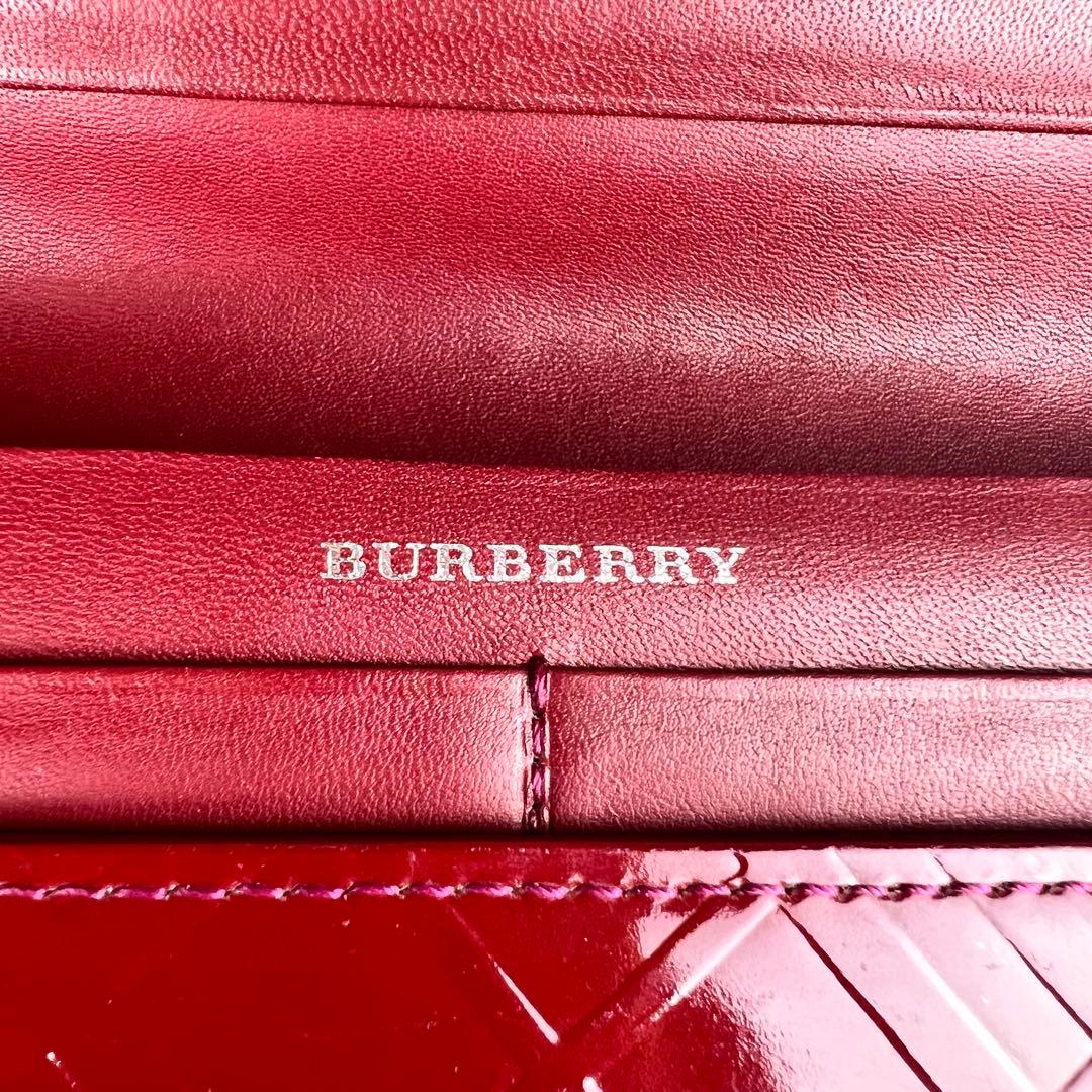 BURBERRY パテントレザー 型押し 二つ折り長財布 レッド