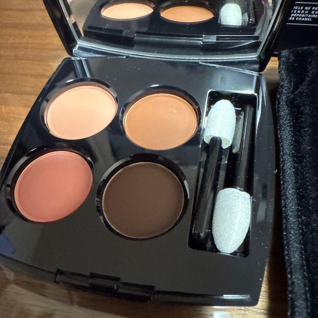 シャネル　レ　キャトル　オンブル　392 イニシアシオン　アイシャドウ【新品】