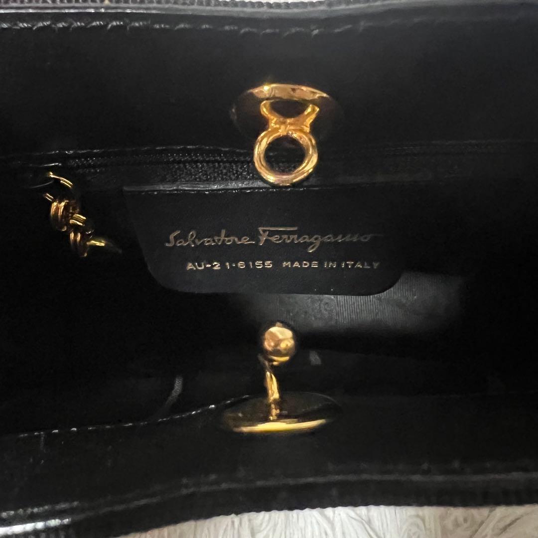 サルヴァトーレフェラガモ　ハンドバッグ　パーティーバッグ　ブラック×ゴールド
