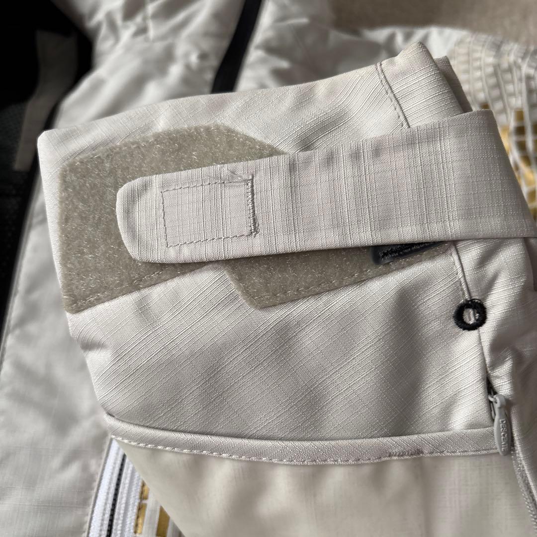 デサントスキーウェア ライトグレー ゴーグル 手袋付き