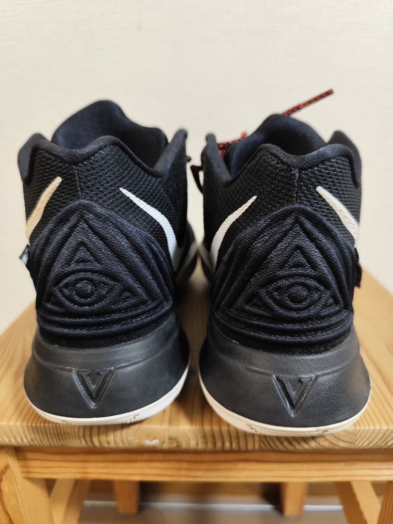 ま*る様 Nike Kyrie 5 Freinds ナイキ　カイリー5　フレンズ
