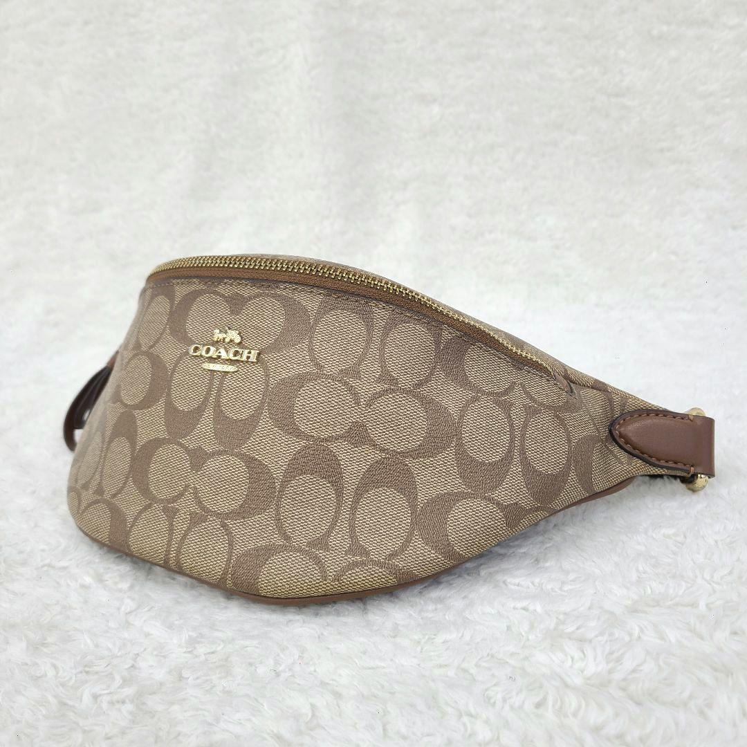 【美品】　コーチ　 ボディバッグ　PVC　シグネチャー　 ベージュ