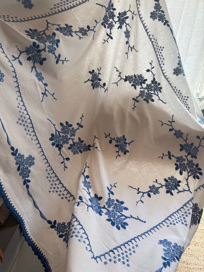 お客ஐ⋆*フランスアンティーク・ブルーの花柄刺繍とレースの大判クロス