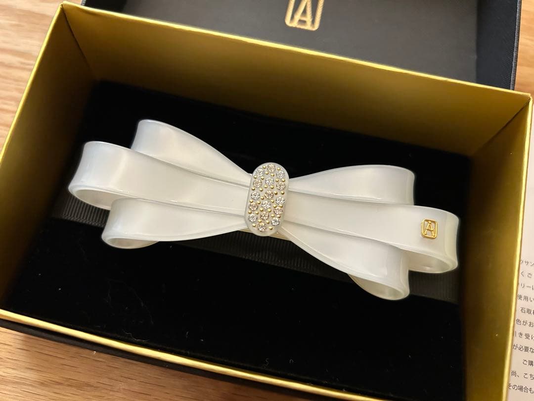 acoさま専用　アレクサンドルドゥパリ スワロフスキーが豪華なバレッタ 美品