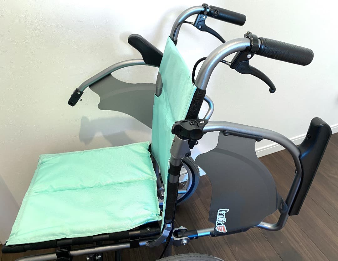 美品！ MIKI ミキ 超軽量 介助型車いす CRT-4 ウイングスイングアウト