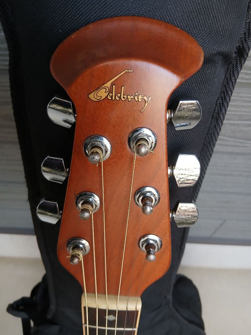 Celebrity by Ovation CC57 (エレアコ、ケース付)