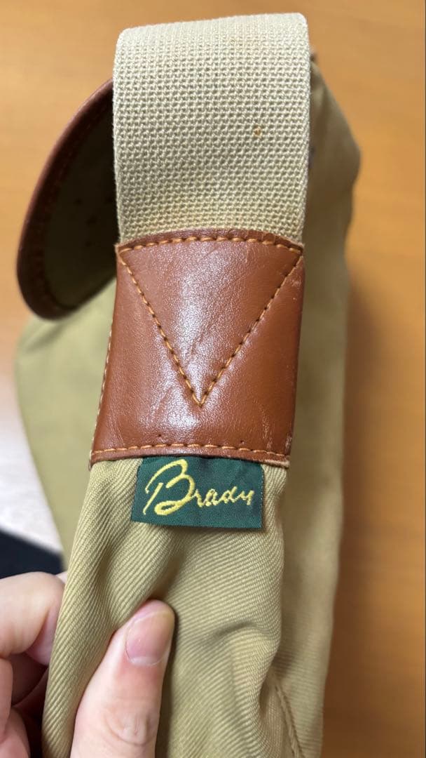 ブレディー　アリエルトラウト　ショルダーバッグ