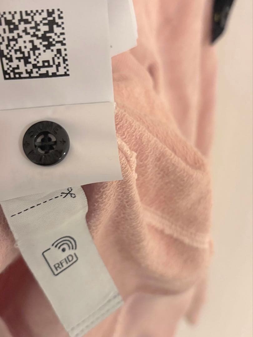 ストーンアイランド ピンク パーカー