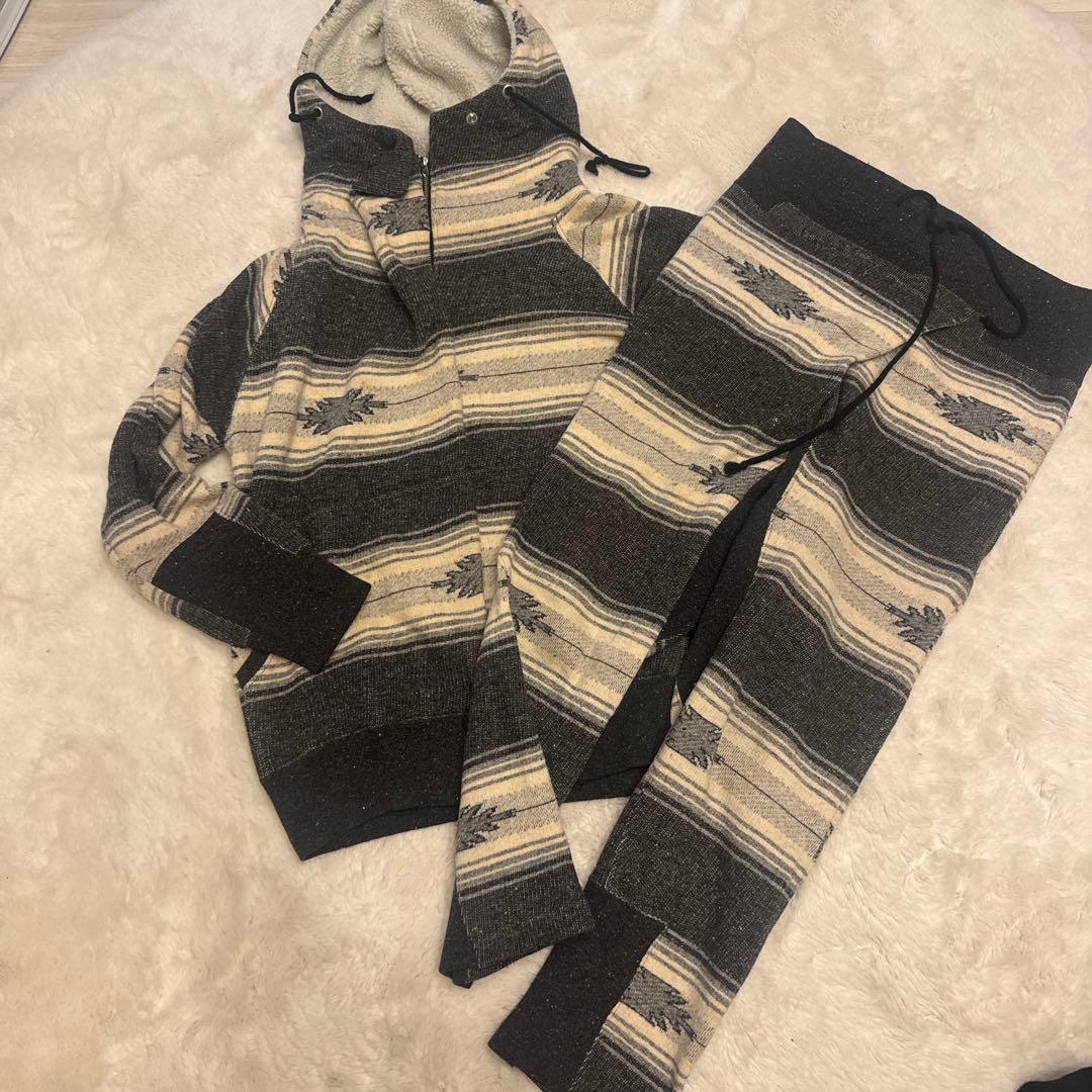 TOGA PULLA フード付きジャンパーとパンツセット　2