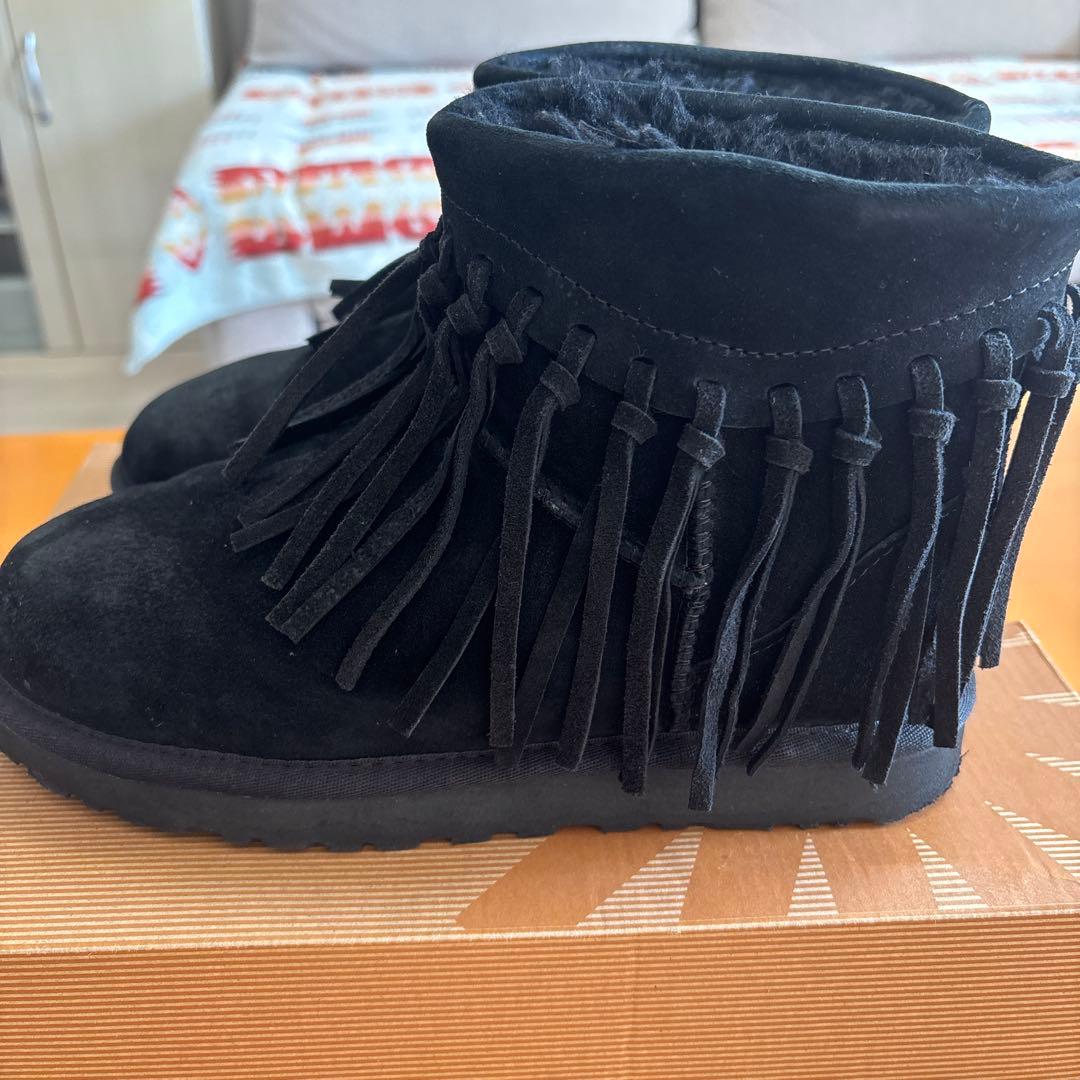 UGG フリンジ ⭐️ブラック ムートンブーツ