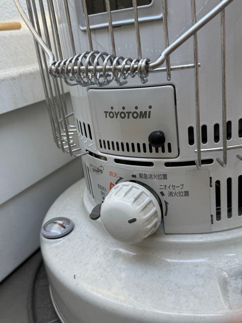 美品　トヨトミ 電子点火式対流型石油ストーブ KS-67H(W) ホワイト