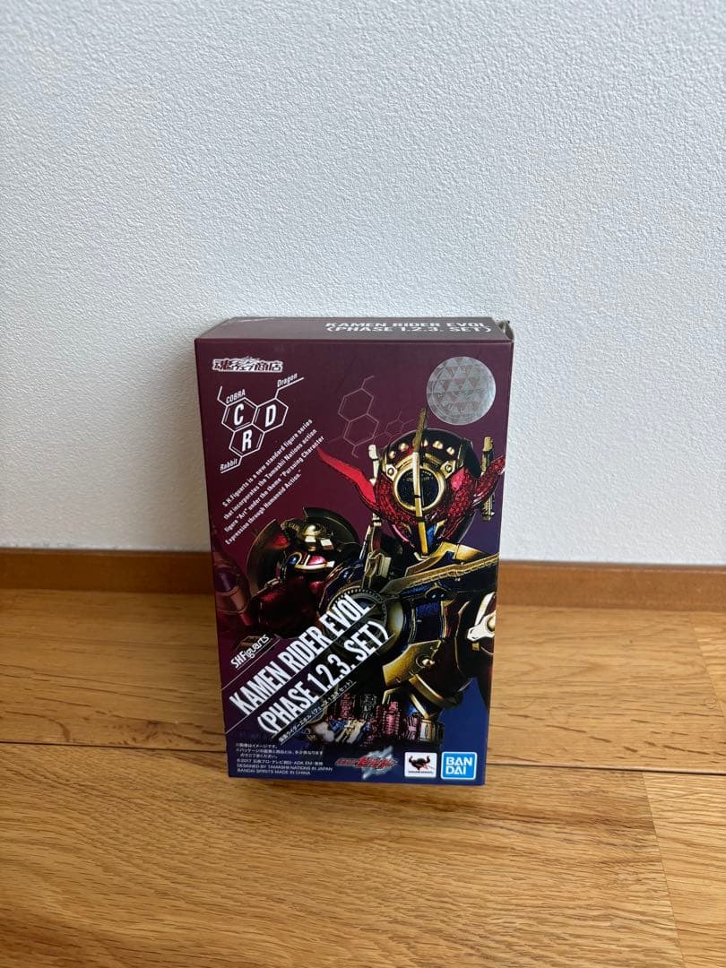 S.H.フィギュアーツ仮面ライダービルド　タンクタンクフォームとエボル