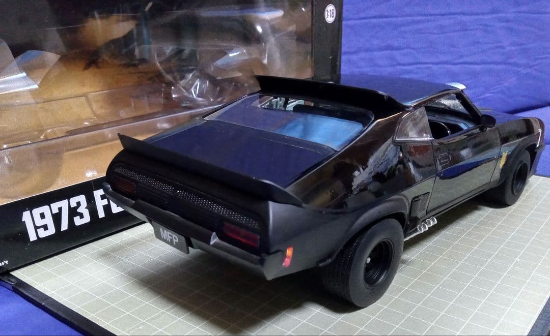 28cm グリーンライト 1/18 MADMAXインターセプター/シリアルNo付