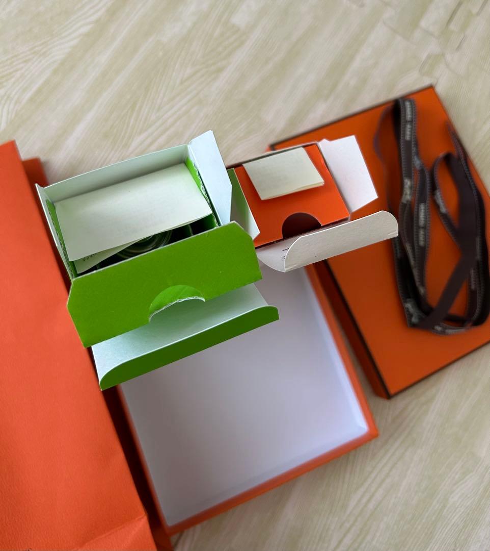 HERMES 屋根の上の庭 レ マン エルメス ハンドクリーム