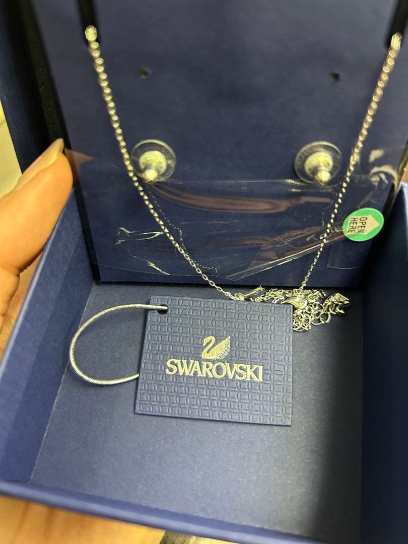 Swarovski ネックレスとピアスのセット