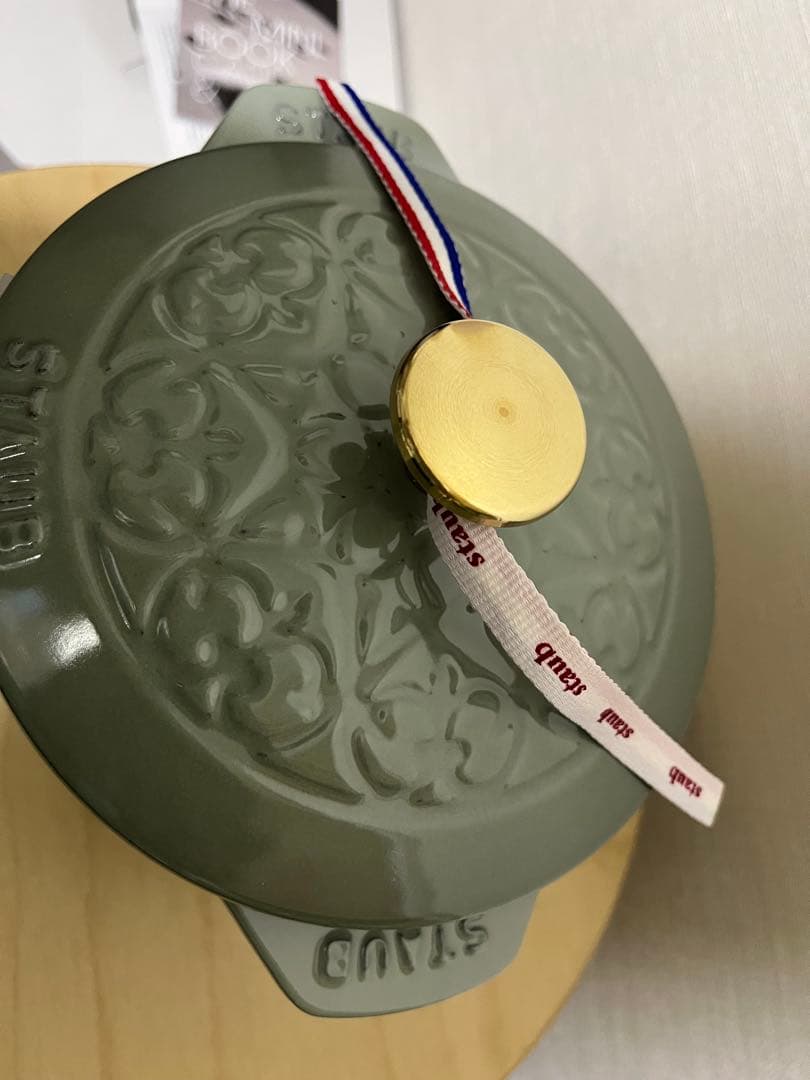 直営店限定カラー☆staub GOHAN M ユーカリ　リリー