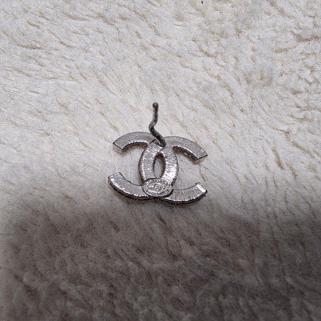 CHANEL シルバー ロゴピアス 片耳