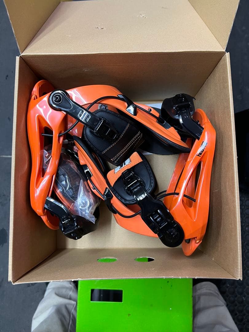 オレンジ スノーボード ビンディングMサイズ