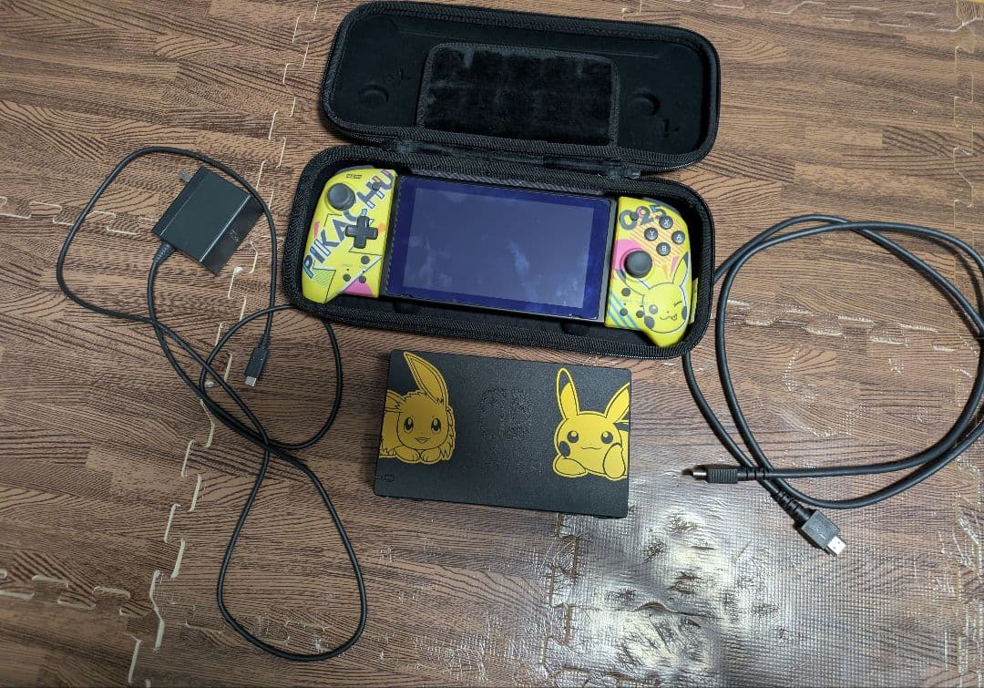 Nintendo Switch ピカブイ中古本体セット　ジョイコン無し